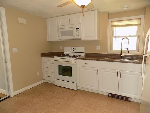 2nd image of 65 Lincoln St #B