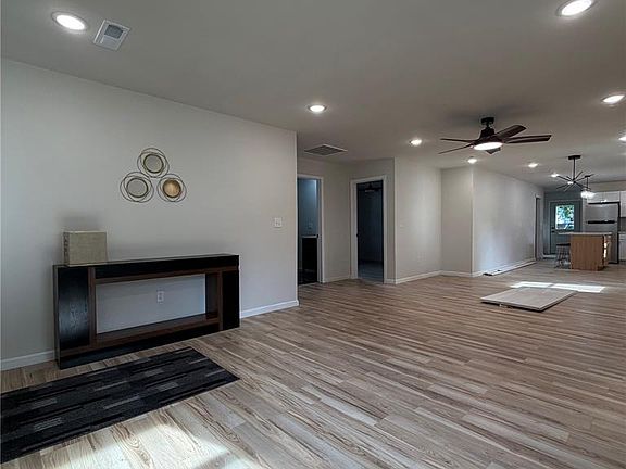 3rd image of 214 Cook Ave
