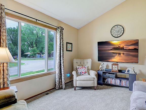 2nd image of 4 W Clarendon Dr