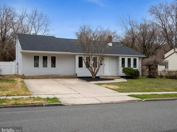 914 Aston Martin Dr, Lindenwold, NJ 08021