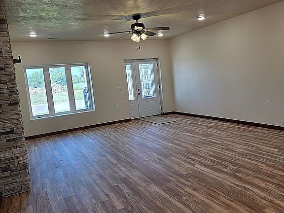 4th image of 961 Thomas Dr
