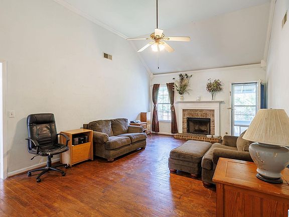 4th image of 749 Shelby Forest Trl