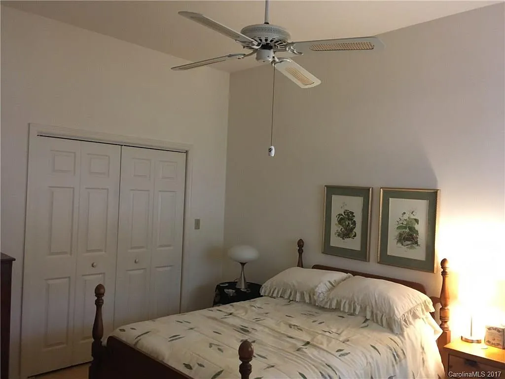 One level town house on the river — Photo 4