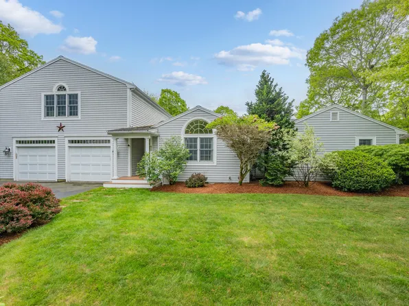 10 Neshobe Road, Mashpee, MA 02649