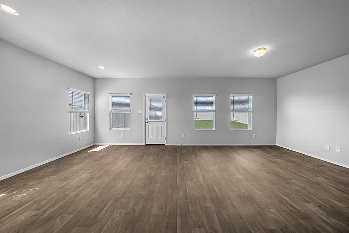 3 bed, 2.0 bath, 1937 sqft, $2,025 — Photo 4