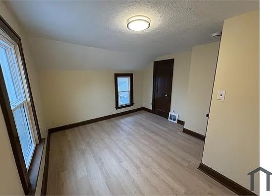 3 bed, 1282 sqft, $2,350 — Photo 4