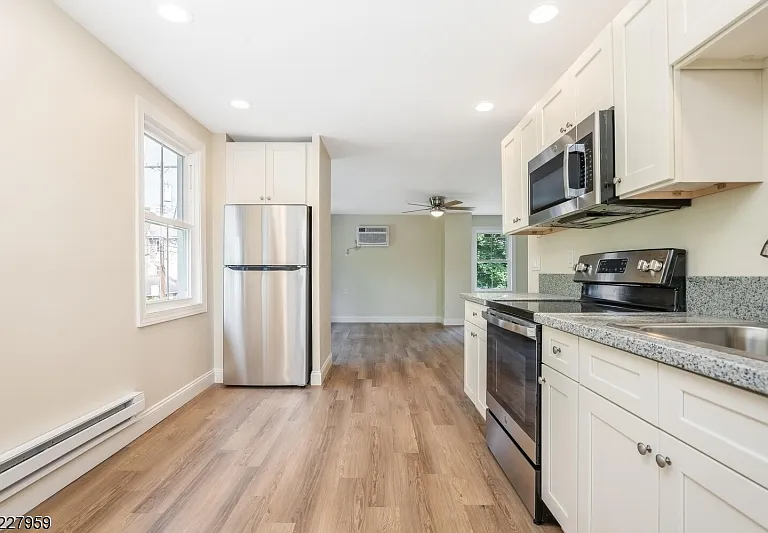 13 Maple St #15A — Photo 7