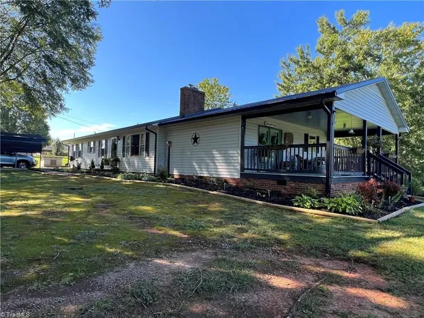 2125 Old Stage Rd, Yadkinville, NC 27055