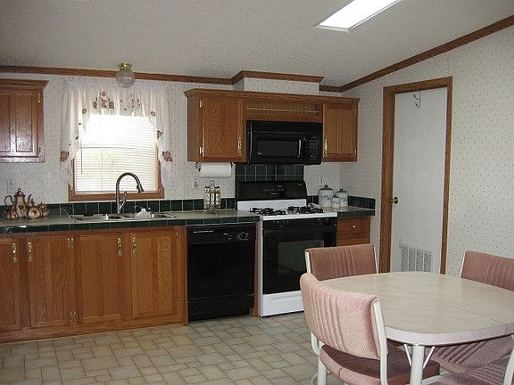 5th image of 102 Grande Ln
