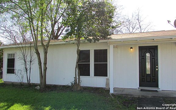 2nd image of 143 Oriole Ln