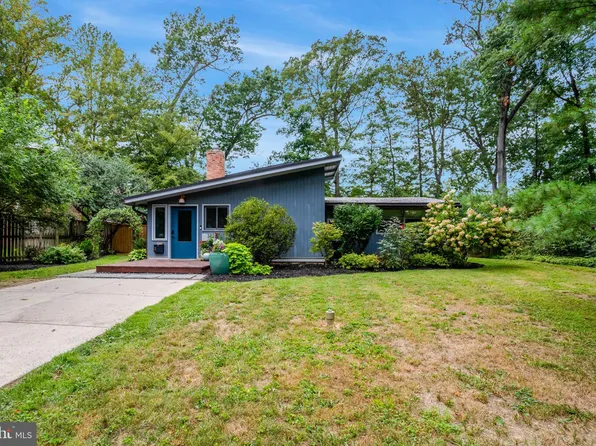 3322 Elm Ter, Falls Church, VA 22042