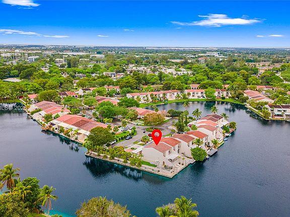 3rd image of 7282 Jacaranda Ln