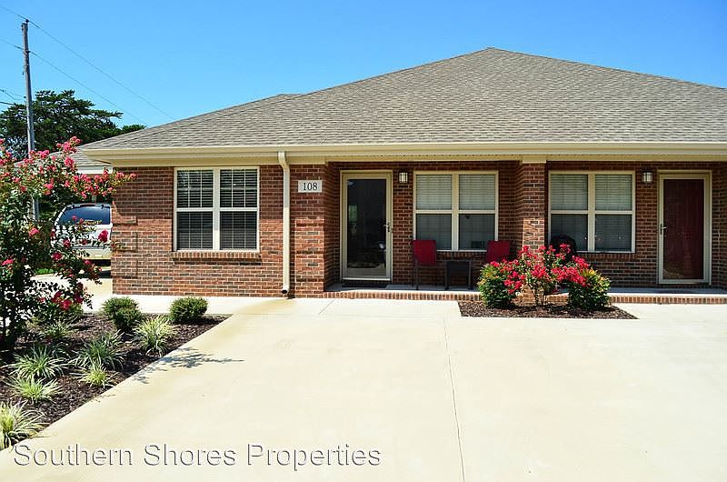 1st image of 111 Village Park Dr