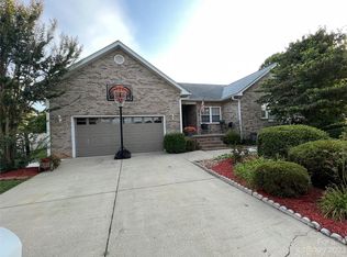 5175 Olde School Dr, Hickory, NC 28602