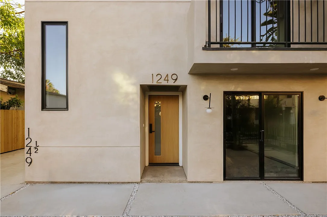 4 bed, 4.5 bath, 1571 sqft, $5,500 — Photo 3