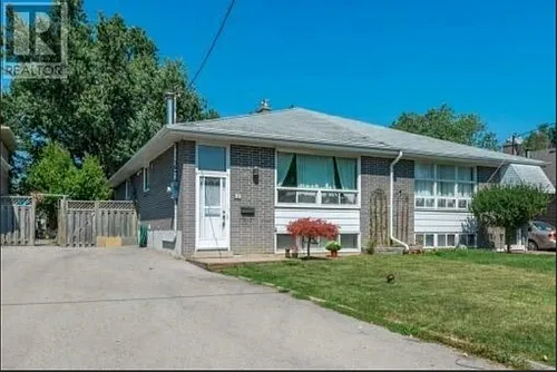 90 Billington Cres #2 Photo 1