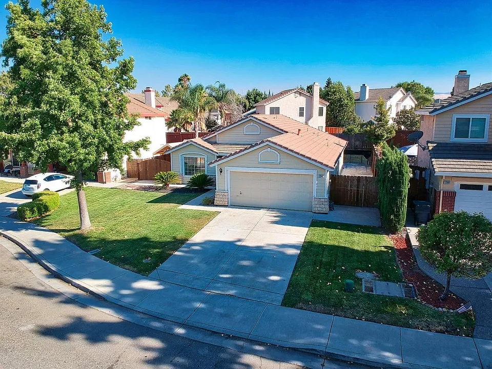 1240 Bluegrass Ln