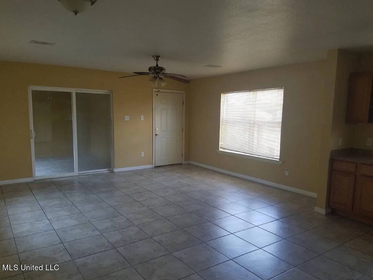2 bed, 1000 sqft, $950 — Photo 4
