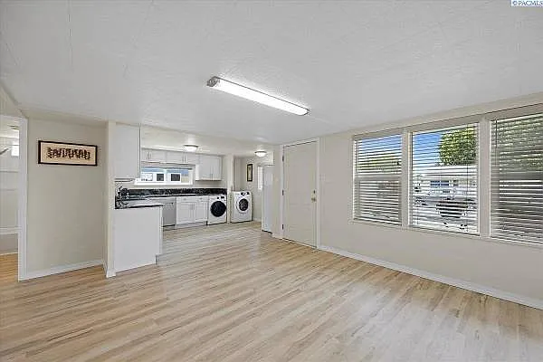 706 Willard Ave — Photo 4