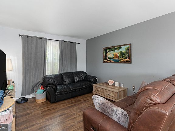 4th image of 245 Cypress St