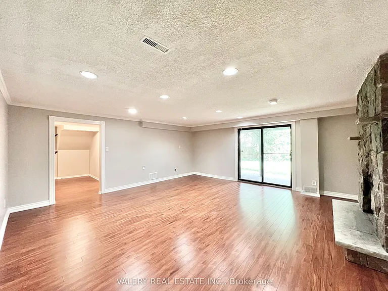 66 Bonacres Ave #LOWER — Photo 10