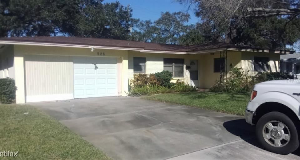 1st image of 926R Lexington Dr