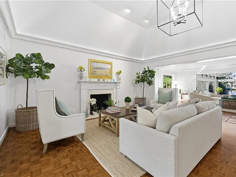 2700 Lantern Ln — Photo 15