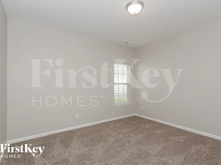2266 Isaac St — Photo 12