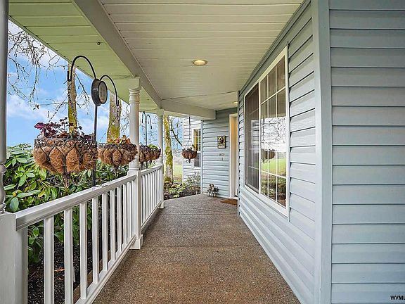 3rd image of 1494 35th Ave NW