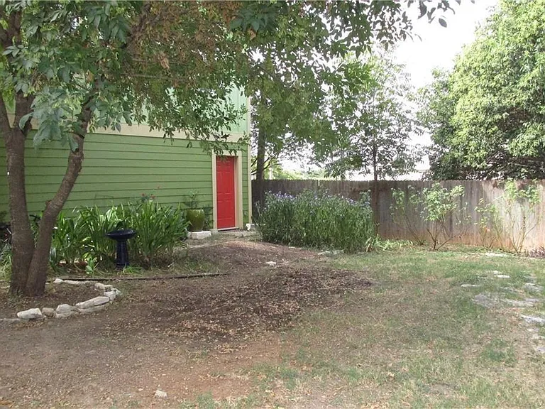 2102 Greenwood Ave #B — Photo 15