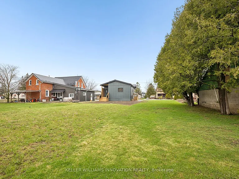 215 Winstanley St — Photo 31