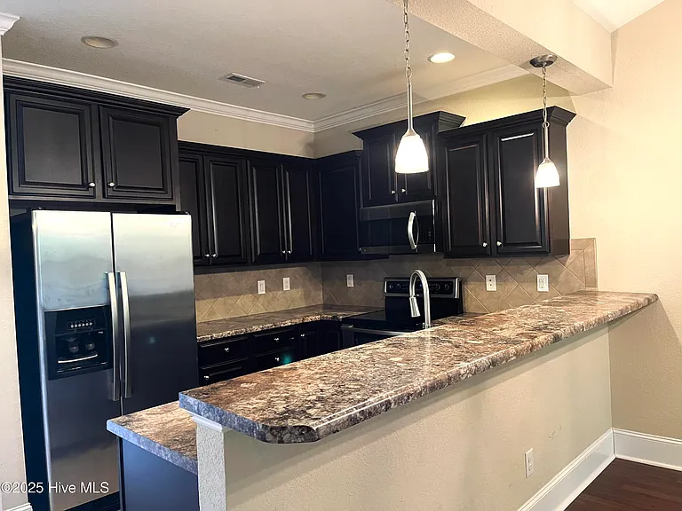 1860 Cambria Dr #B — Photo 9