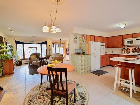 5th image of 746 Robinhood Dr