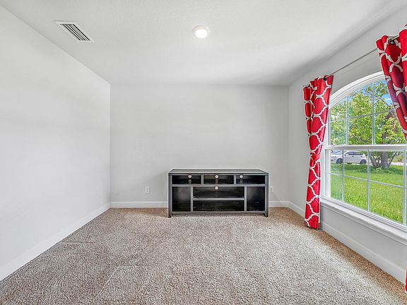 5th image of 771 SE Starflower Avenue