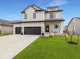 14707 Bentwood Cir, Urbandale, IA 50323