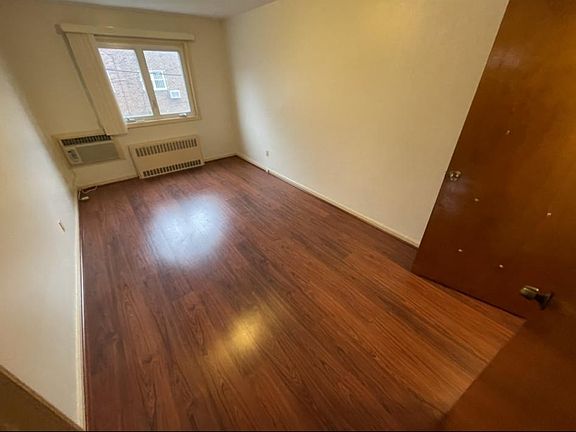4th image of 61-11 70th St