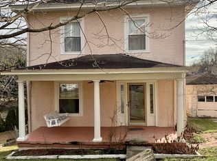 916 Pine Rd, Charleston, WV 25314