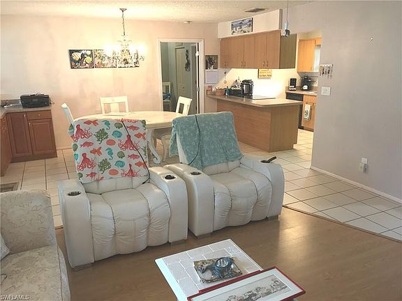 4th image of 4255 Island Cir #1