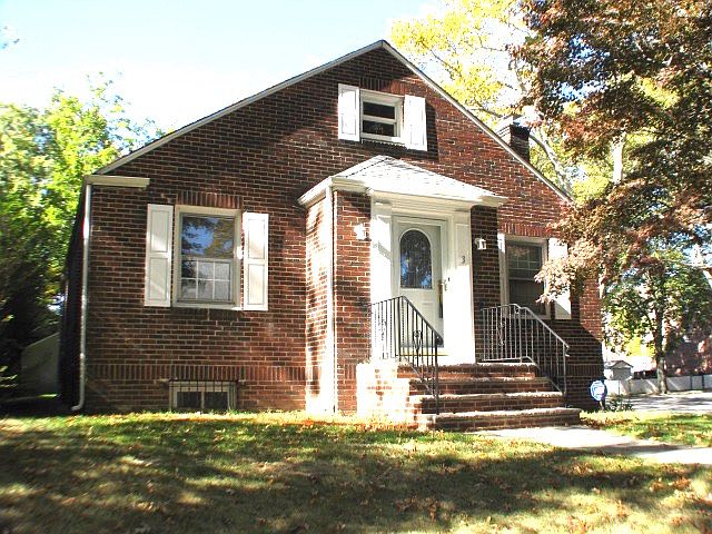 1st image of 3 Hillcrest Ter
