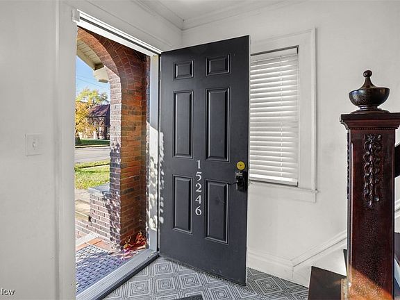 4th image of 15246 Lake Shore Blvd