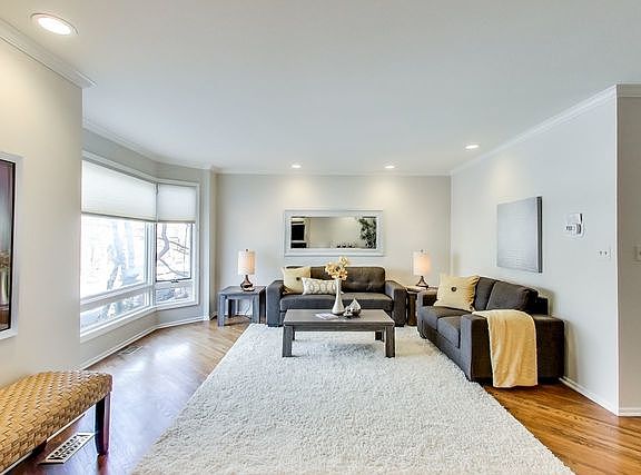 4th image of 1841 N Hudson Ave #9