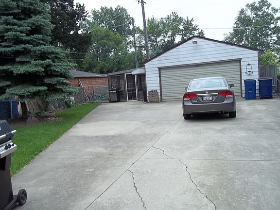 4th image of 2552 Willow St