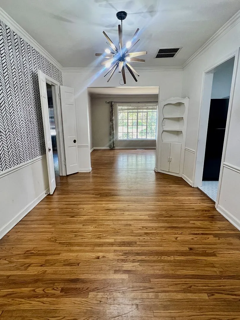 Charming Midtown Bungalow Close to TU, Hillcrest Hospital, The Pearl District, & Downtown — Photo 3