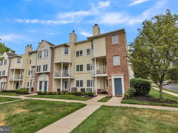 177 Naomi Ct, Levittown, PA 19057
