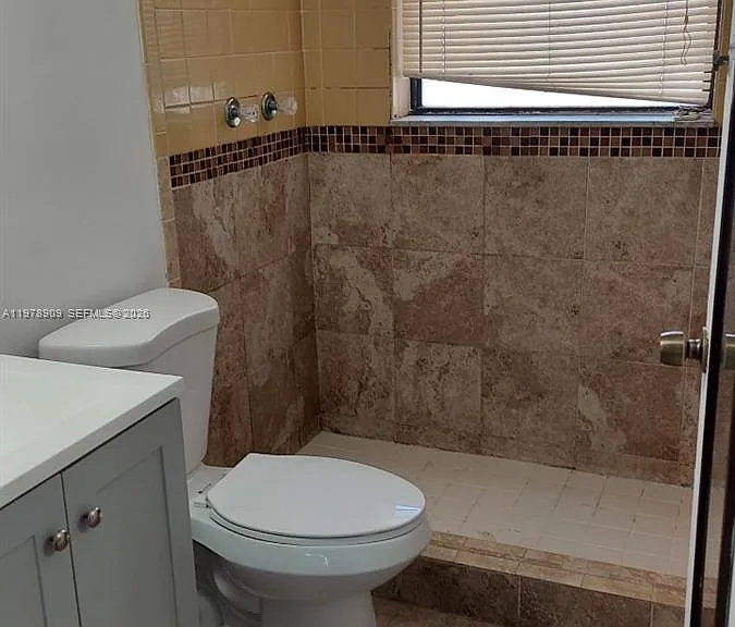 2240 Van Buren St #B1 — Photo 8