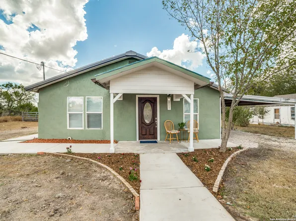 912 E Main, Karnes City, TX 78118