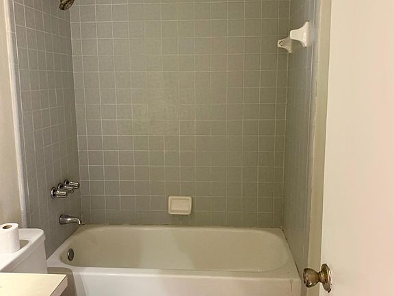 5th image of 4239 Melissa Ct W