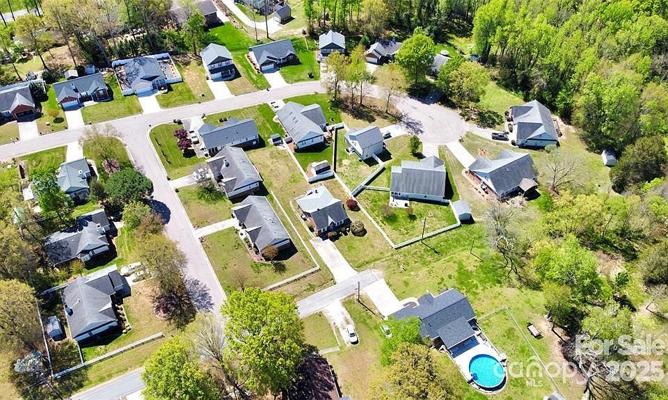 2nd image of 570 Marigold Dr