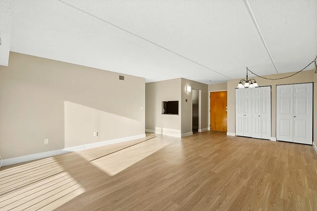 2 bed, 1095 sqft, $2,800 — Photo 2