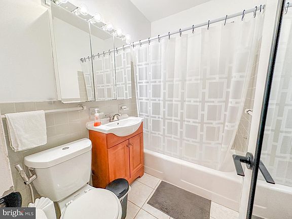 5th image of 1021 Arlington Blvd APT 335